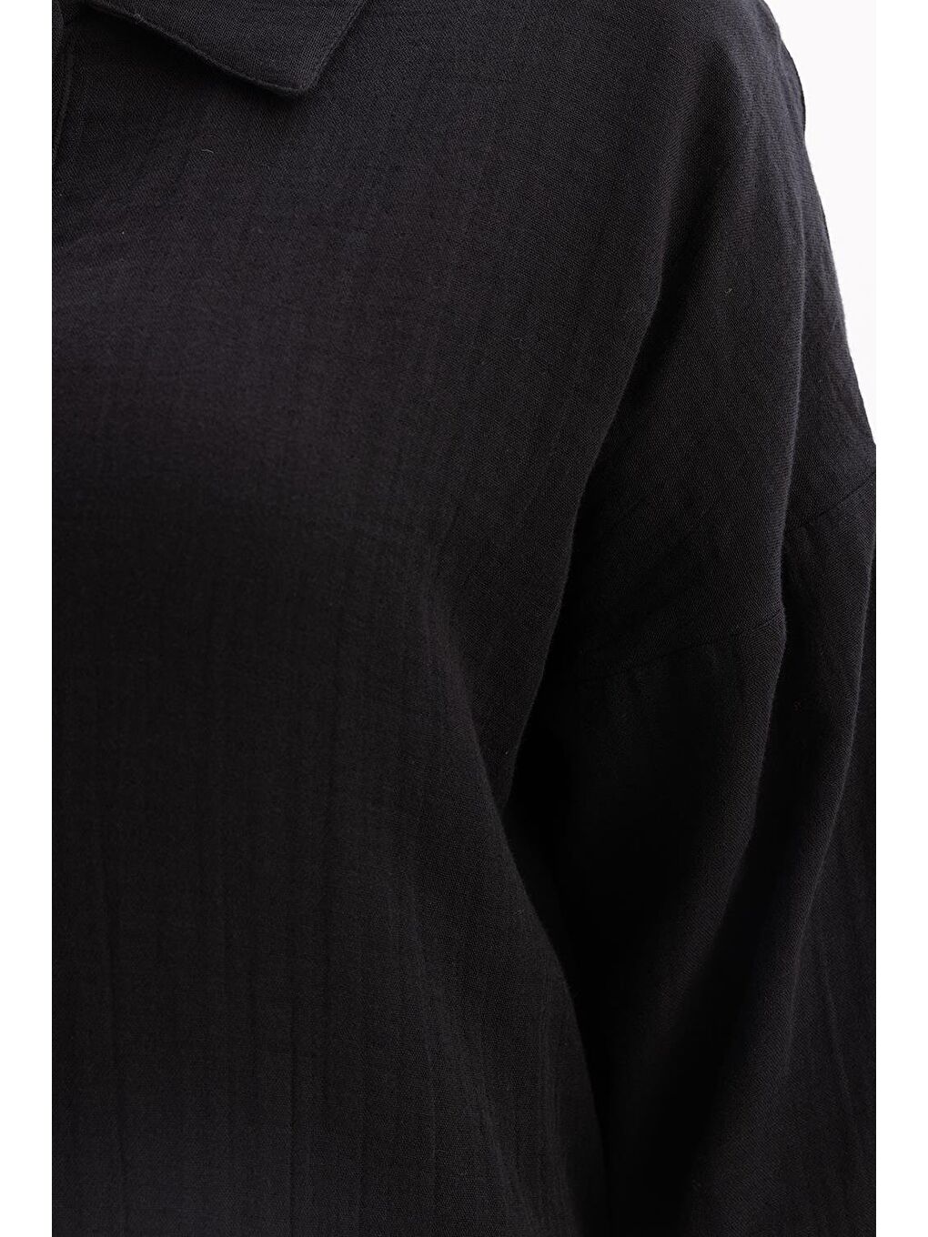 Siyah-Yarım Patlı Düğmeli Müslin Tunik-4