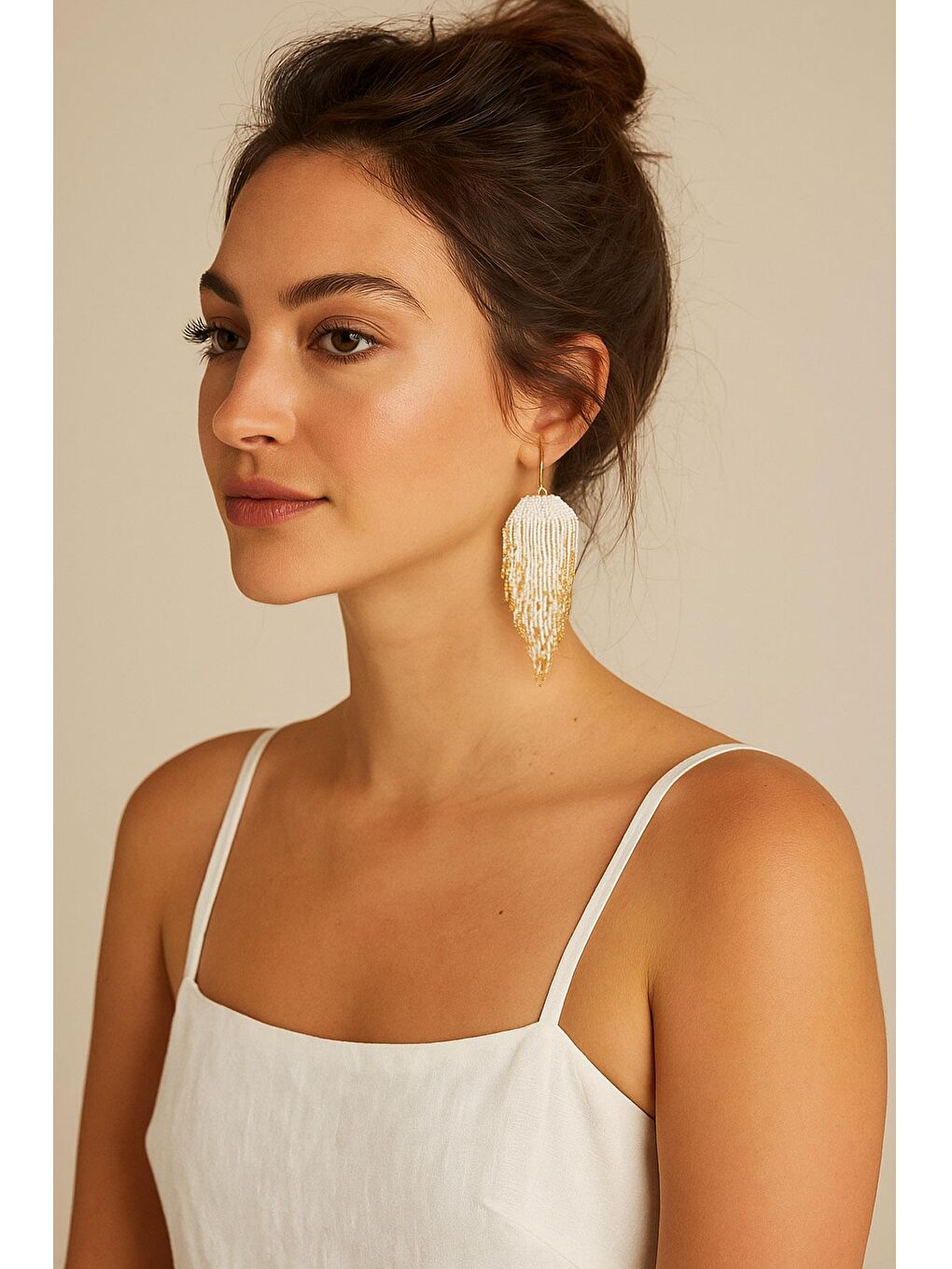 Beyaz Bali Elyapımı Uzun Boncuk Bohem Tarz Küpe-5