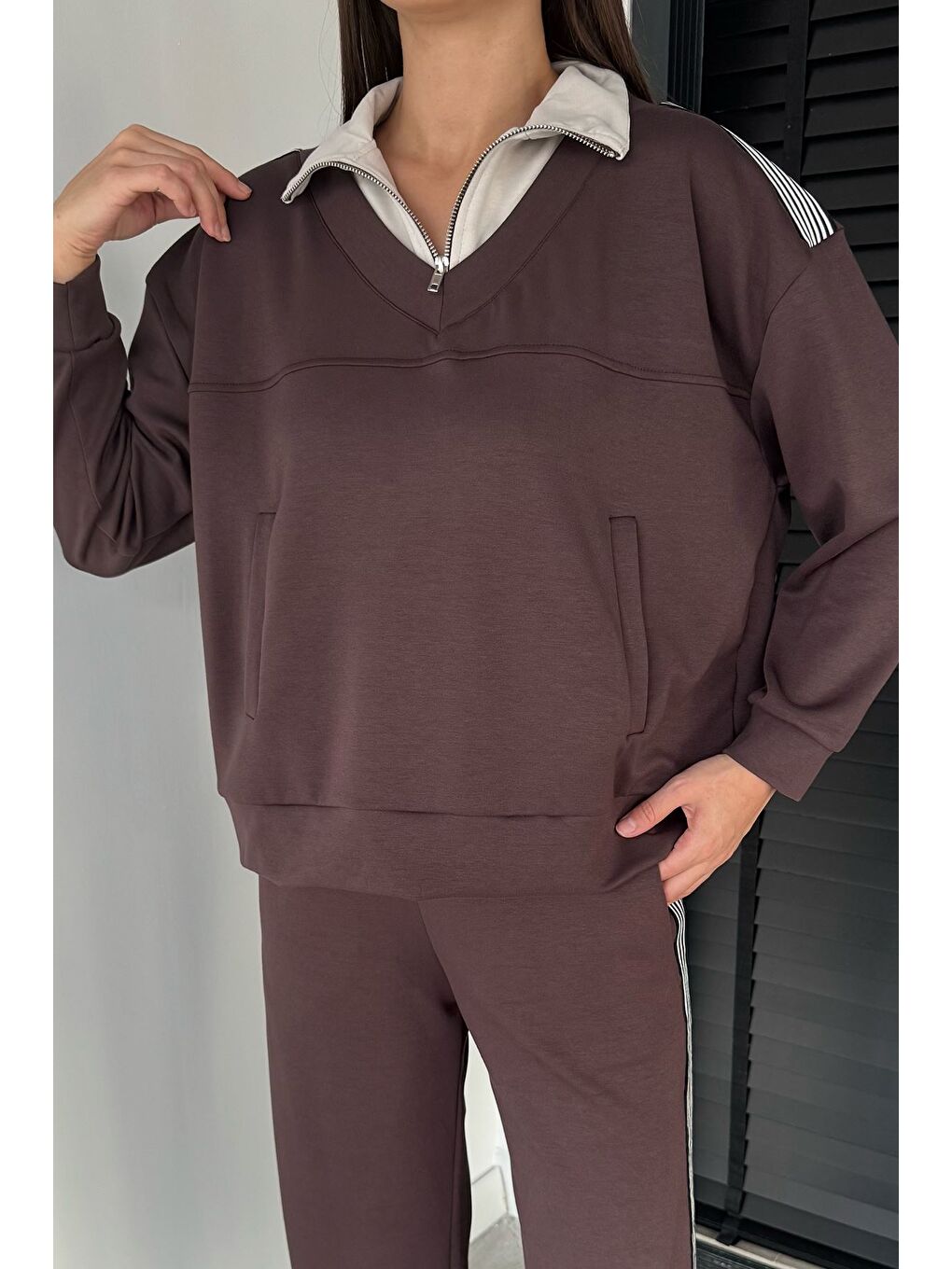 Kahverengi Kadın Dik Yaka Yarım Fermuarlı Sweat Bel Lastikli Palazzo Pantolon İkili Takım-2
