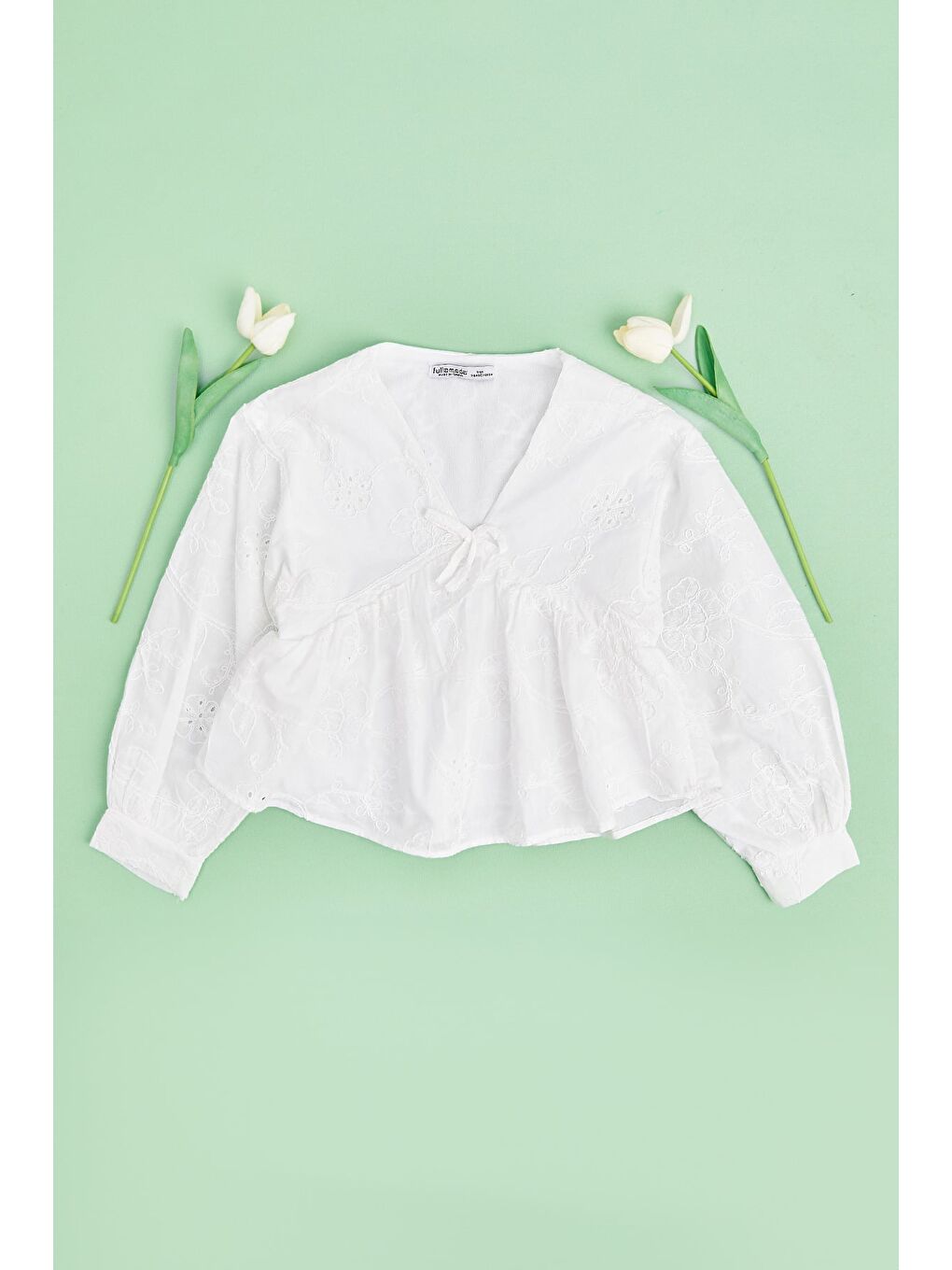 Beyaz Brode Detaylı V Yaka Kız Çocuk Bluz-2