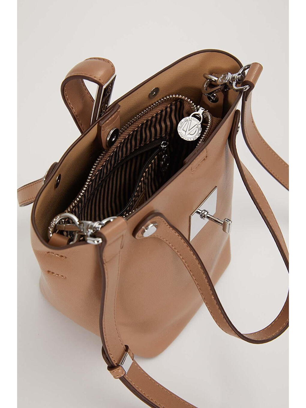 Kahverengi Levidor Charm Detay Askılı Premium Çanta 930616 Sütlü Kahve-2