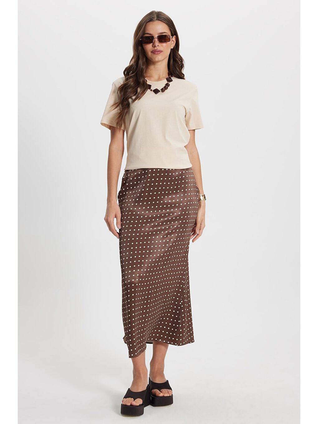Kadın Slim Fit Dar Kesim Yüksek Bel Midi Boy Viskon Puantiyeli Kahverengi Etek-5