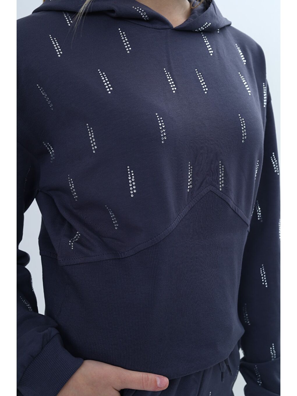 Antrasit Kız Çocuk 2'li Takım Taş İşlemeli Kapüşonlu Sweatshirt & Beli Lastikli Bol Paça Cepli Eşofman Altı-4