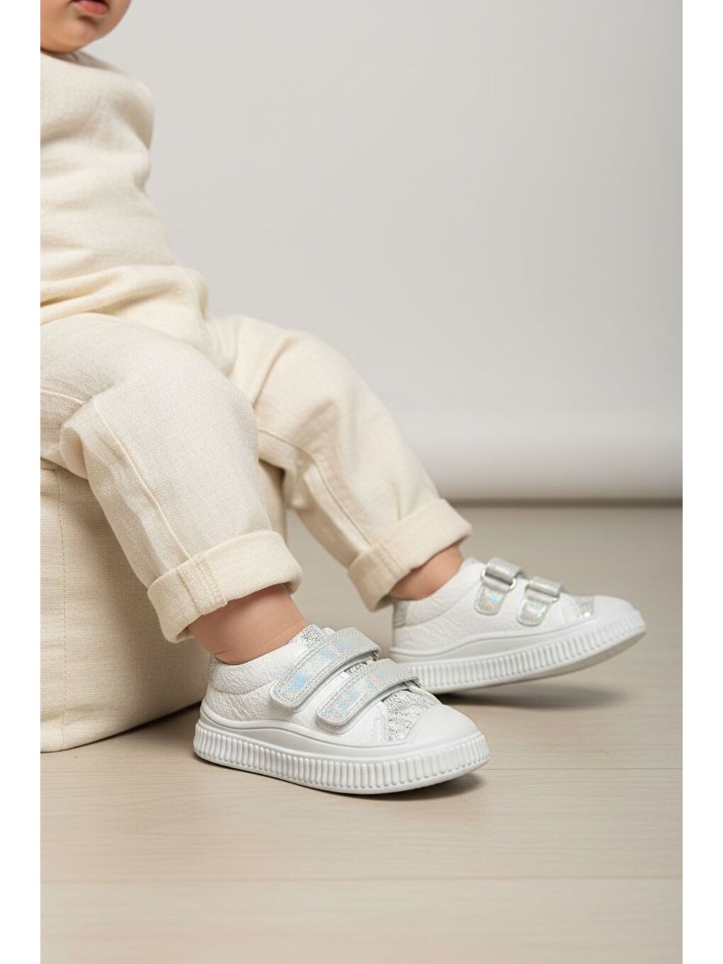 Gri ORTOPEDİK KIZ ÇOCUK SİMLİ GÜNLÜK AYAKKABI