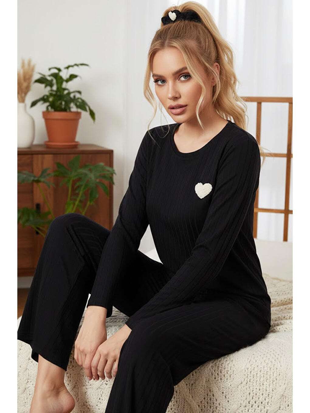 Siyah Kalp Nakışlı Fitilli Örme Pijama Takım25226003