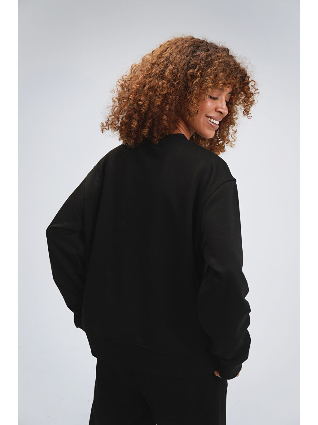 Kadın Timeless Oversize Siyah Sweatshirt-3