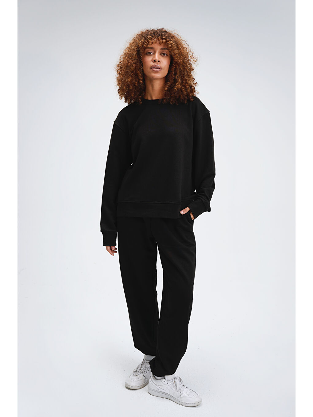 Kadın Timeless Oversize Siyah Sweatshirt-4