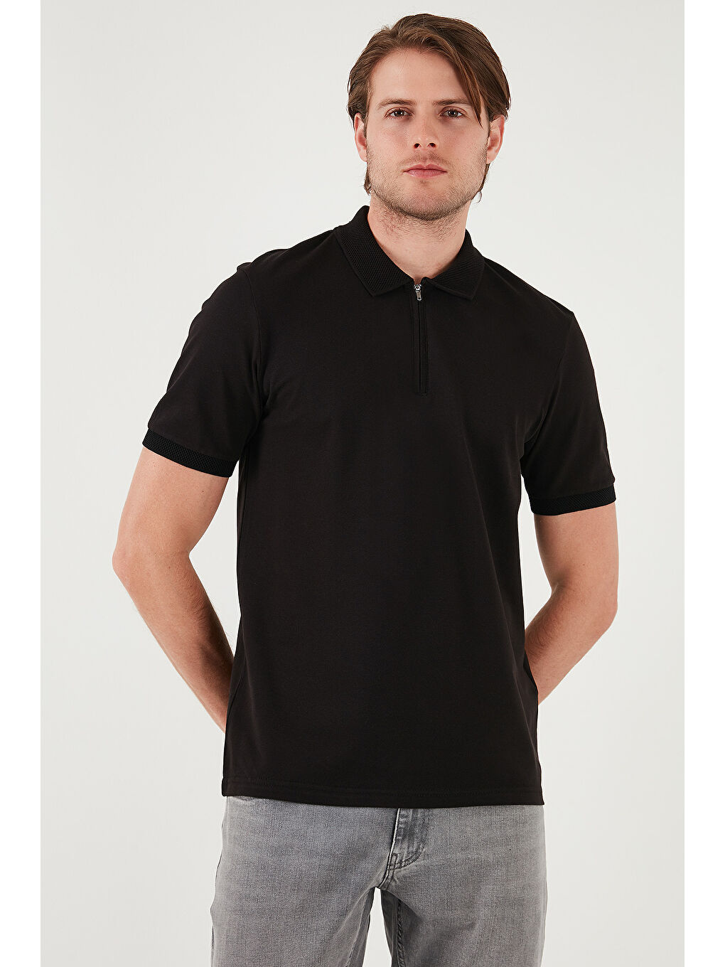 Siyah Pamuklu Regular Fit Yarım Fermuarlı Erkek Polo Yaka Tişört 5901029-3