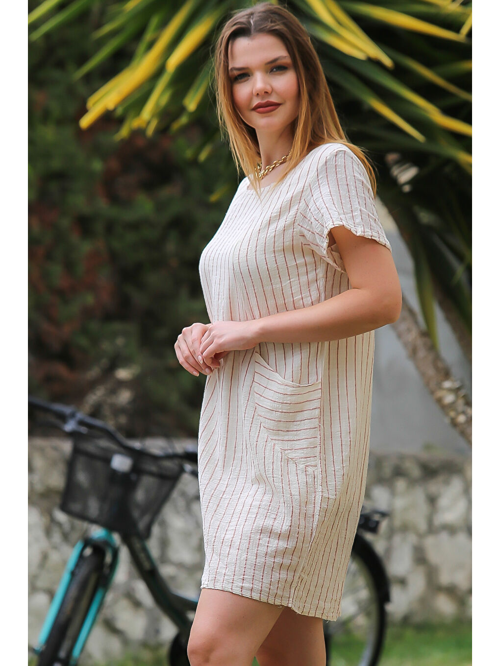 Organik Pamuk Bej Kayık Yaka Kısa Kol Çift Cepli Dokuma Casual Elbise-1