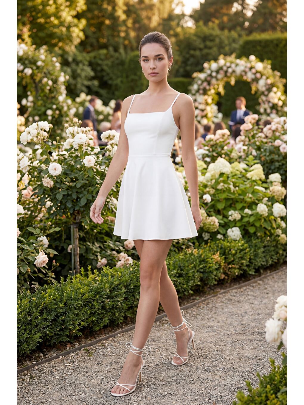 Kadın Beyaz İnce Askılı Mini Mezuniyet Elbisesi-4