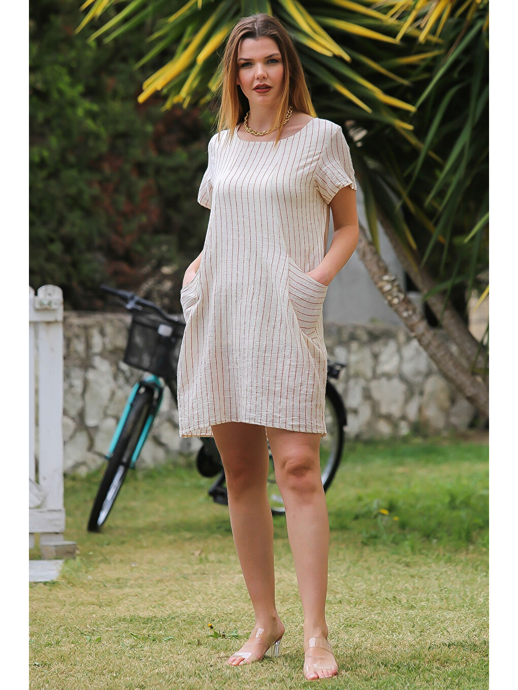 Organik Pamuk Bej Kayık Yaka Kısa Kol Çift Cepli Dokuma Casual Elbise-3