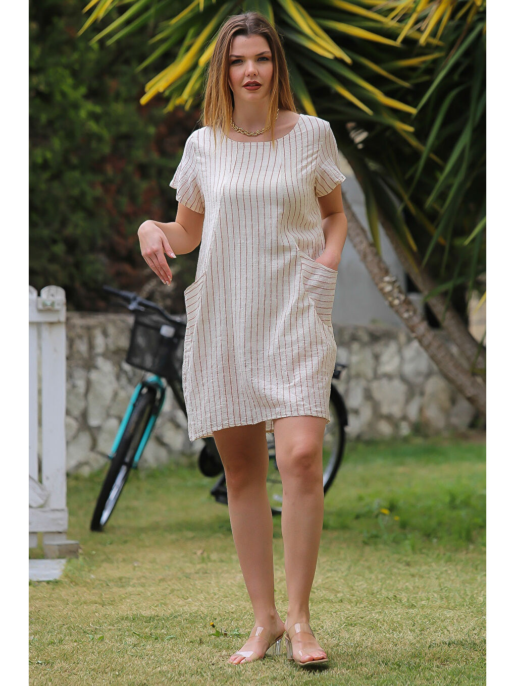 Organik Pamuk Bej Kayık Yaka Kısa Kol Çift Cepli Dokuma Casual Elbise-4