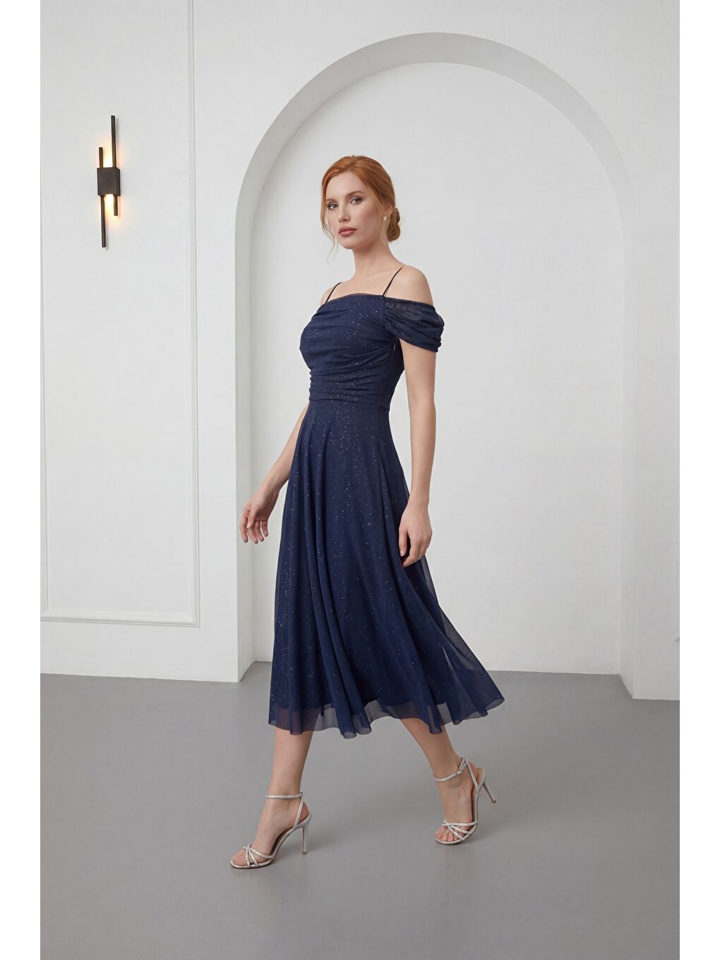 Kadın Lacivert İnce Askılı Simli Midi Söz Nişan Nikah Abiye Elbise