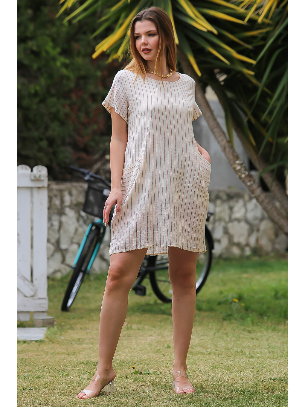 Organik Pamuk Bej Kayık Yaka Kısa Kol Çift Cepli Dokuma Casual Elbise-5