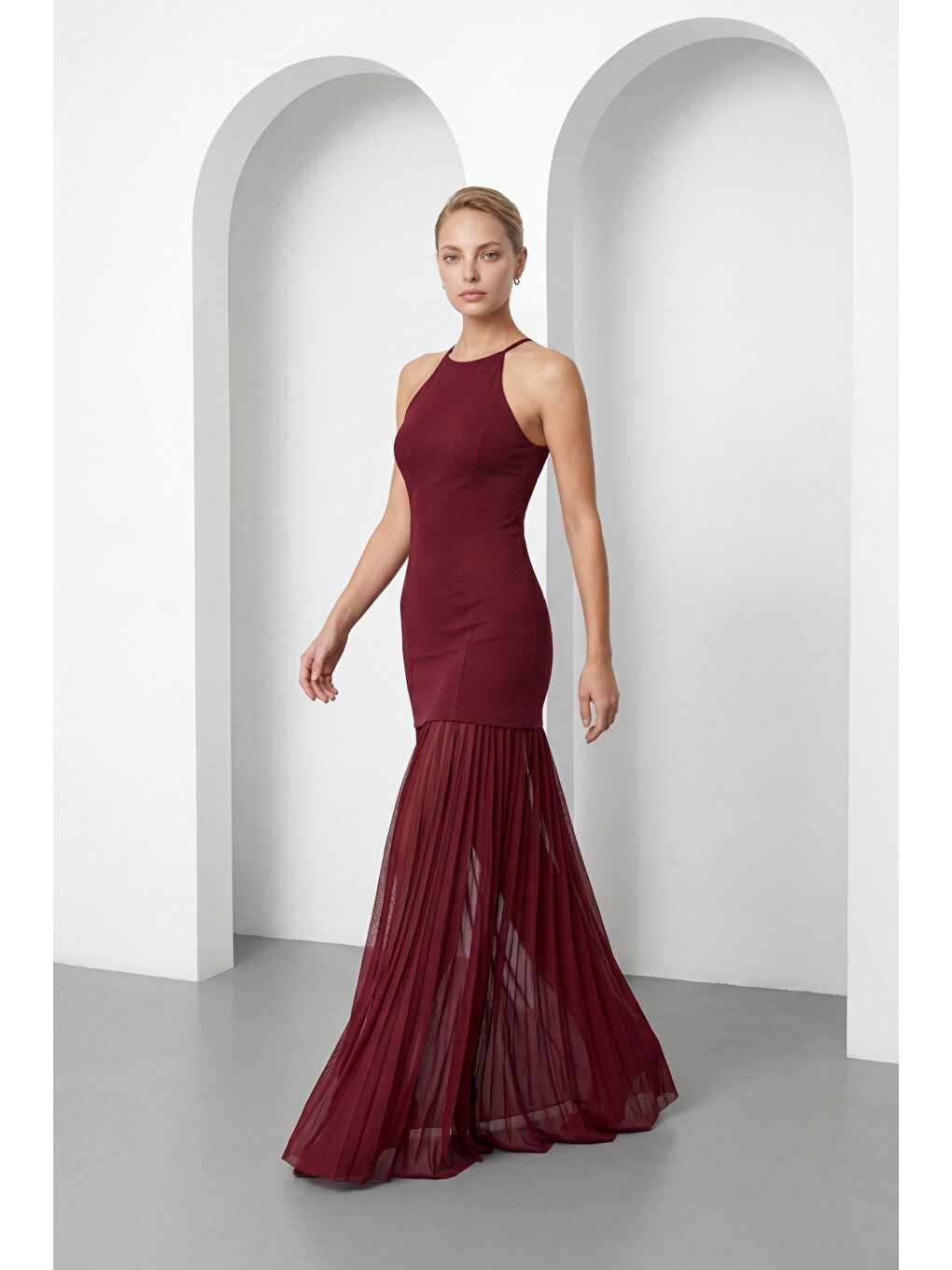 Kadın Bordo Halter Yaka Uzun Mezuniyet Elbisesi