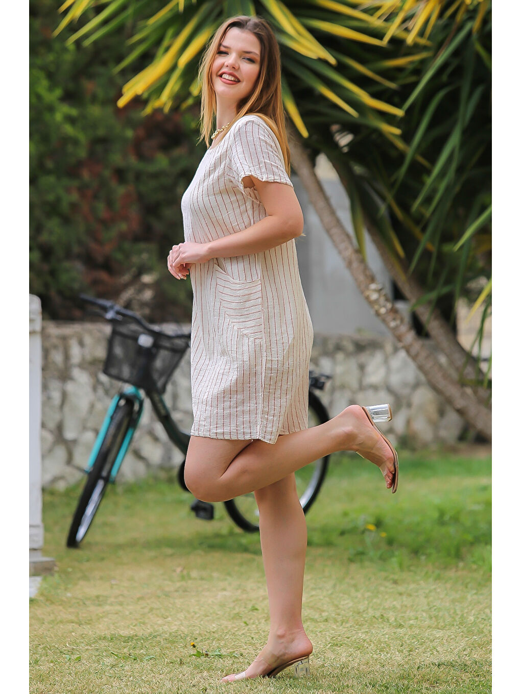 Organik Pamuk Bej Kayık Yaka Kısa Kol Çift Cepli Dokuma Casual Elbise-6