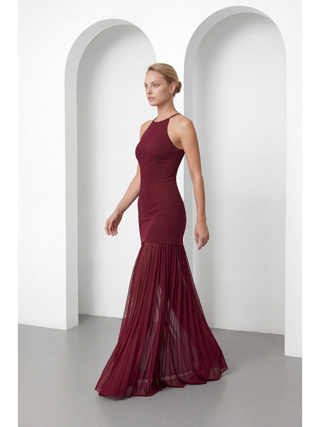 Kadın Bordo Halter Yaka Uzun Mezuniyet Elbisesi-1