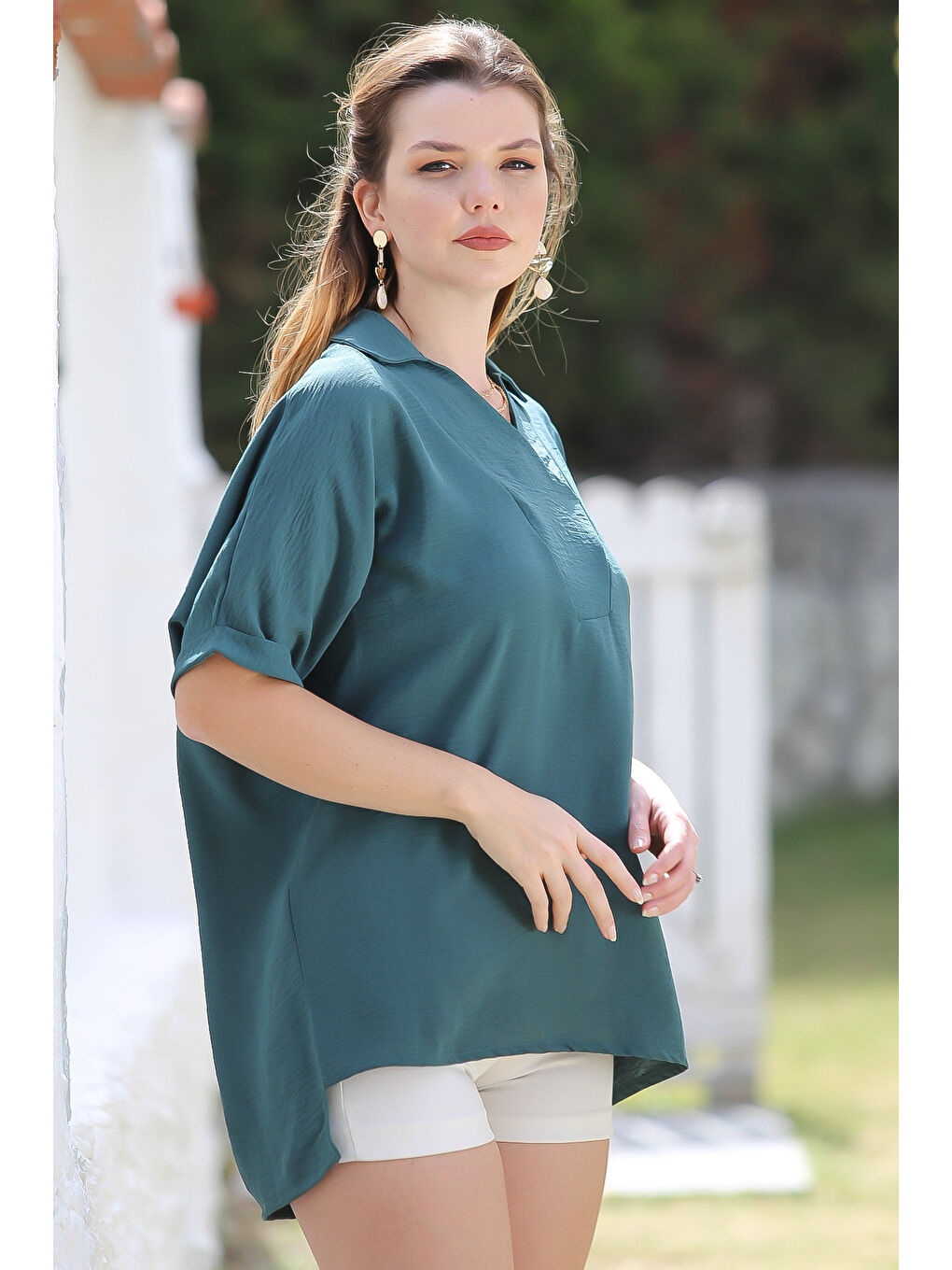 Petrol Yeşili Gömlek Yaka Kısa Kol Arkası Uzun Dokuma Casual Bluz-1