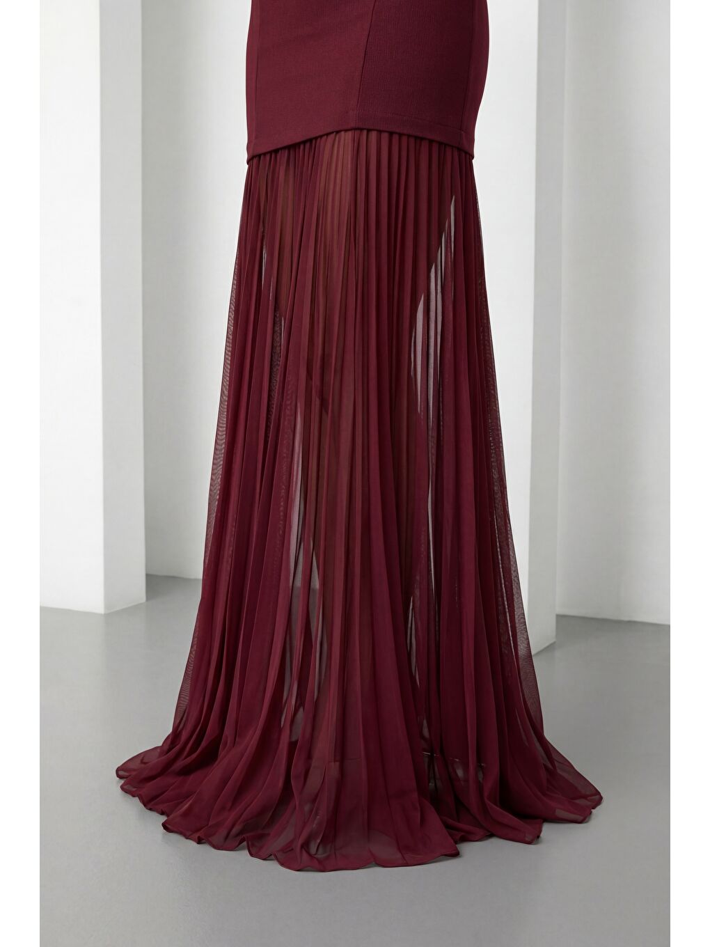 Kadın Bordo Halter Yaka Uzun Mezuniyet Elbisesi-2