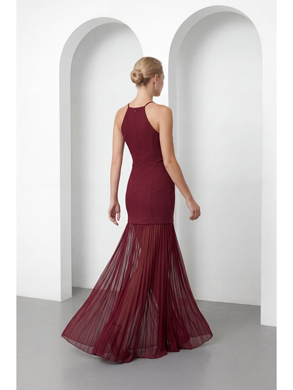 Kadın Bordo Halter Yaka Uzun Mezuniyet Elbisesi-4