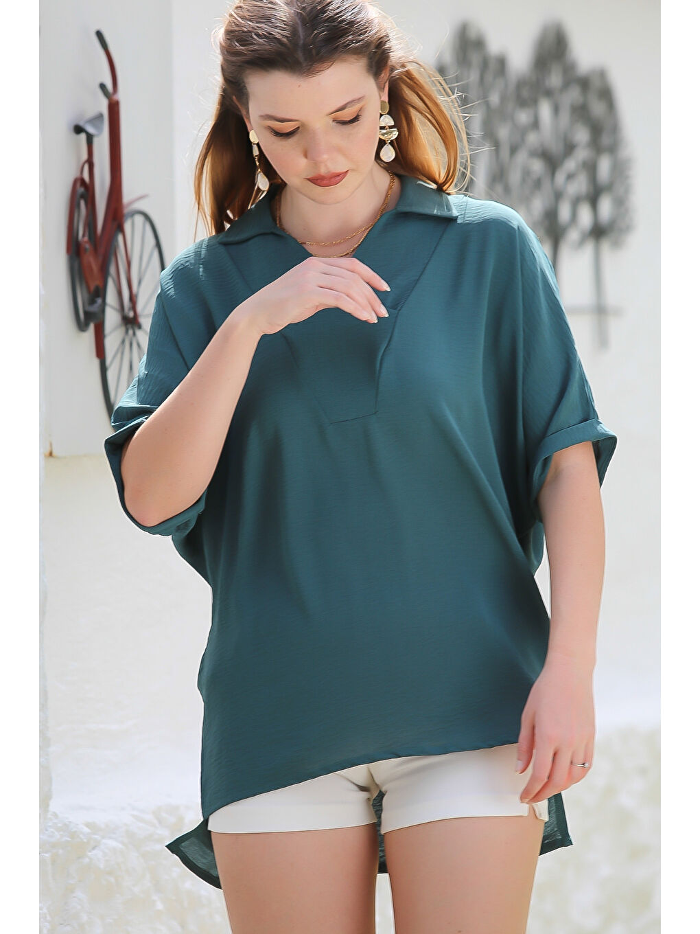 Petrol Yeşili Gömlek Yaka Kısa Kol Arkası Uzun Dokuma Casual Bluz-4
