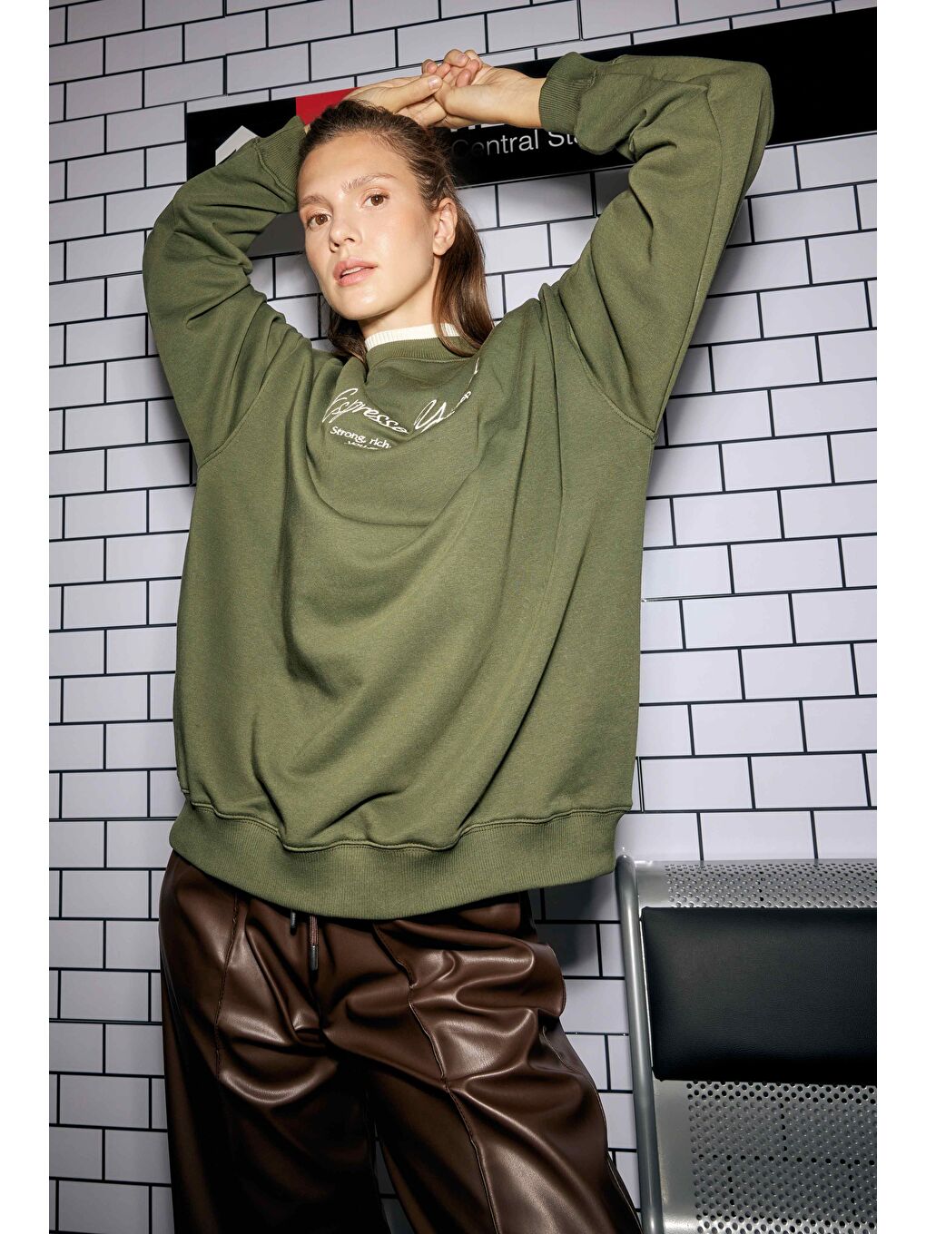 Nakışlı Sweatshirt Yosun Yeşili