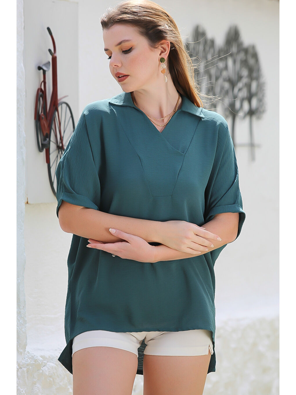 Petrol Yeşili Gömlek Yaka Kısa Kol Arkası Uzun Dokuma Casual Bluz-6