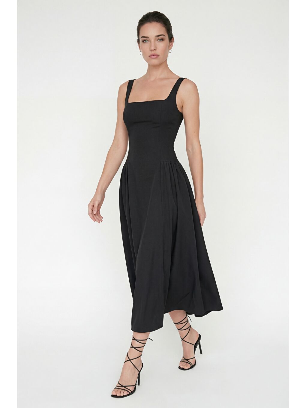 Kadın Siyah Askılı Kare Yaka Midi Davet Elbisesi