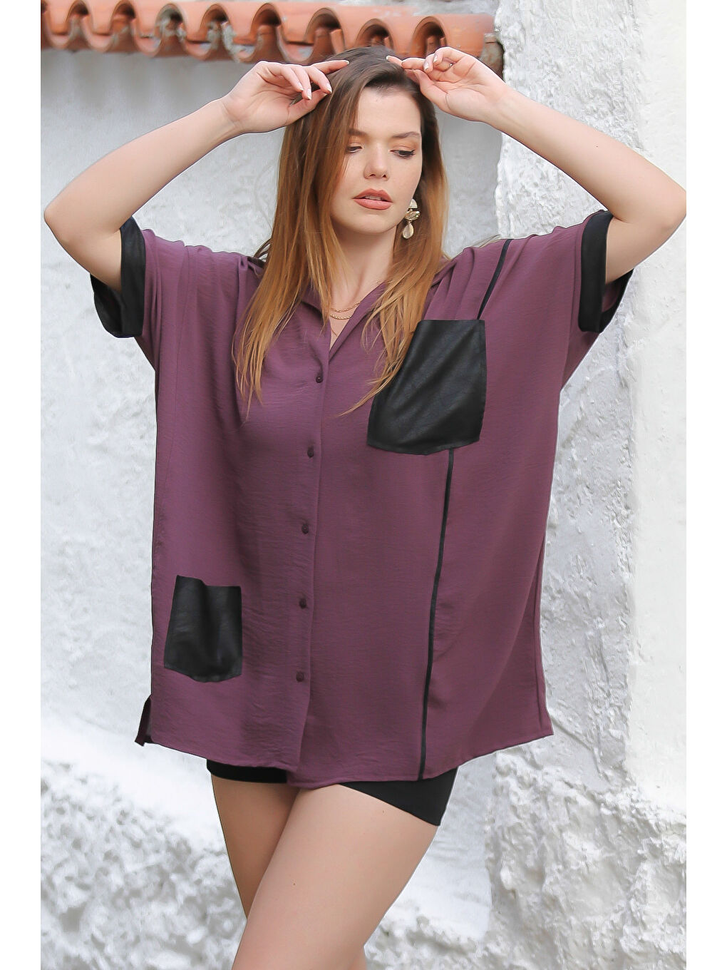 Mürdüm Rengi Gömlek Yaka Kısa Kol Cepli Deri Garnili Dokuma Oversize Casual Gömlek