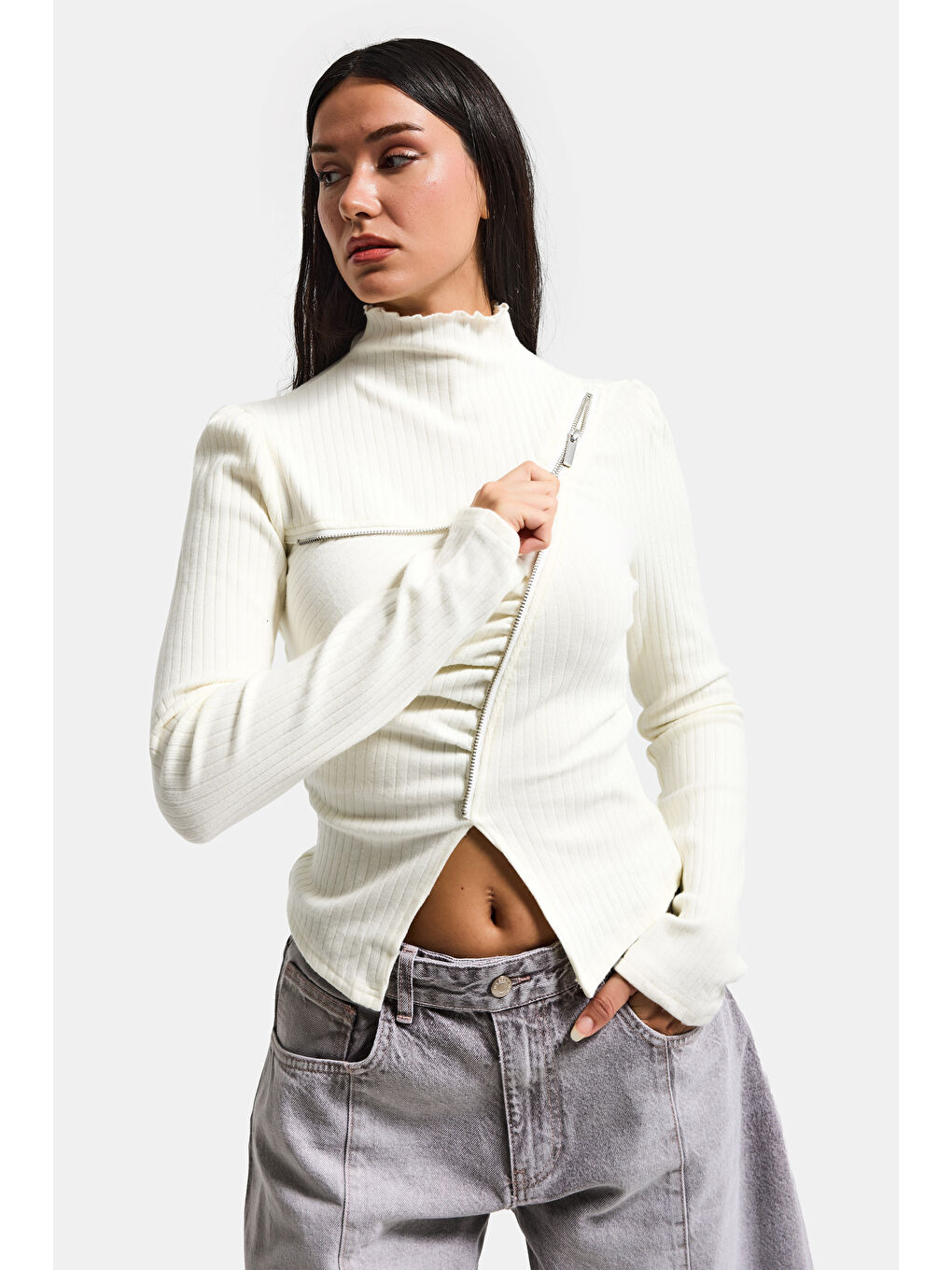 Kadın Beyaz w5 Asimetrik Kesim Fermuar Detaylı Özel Tasarım Crop Top-2