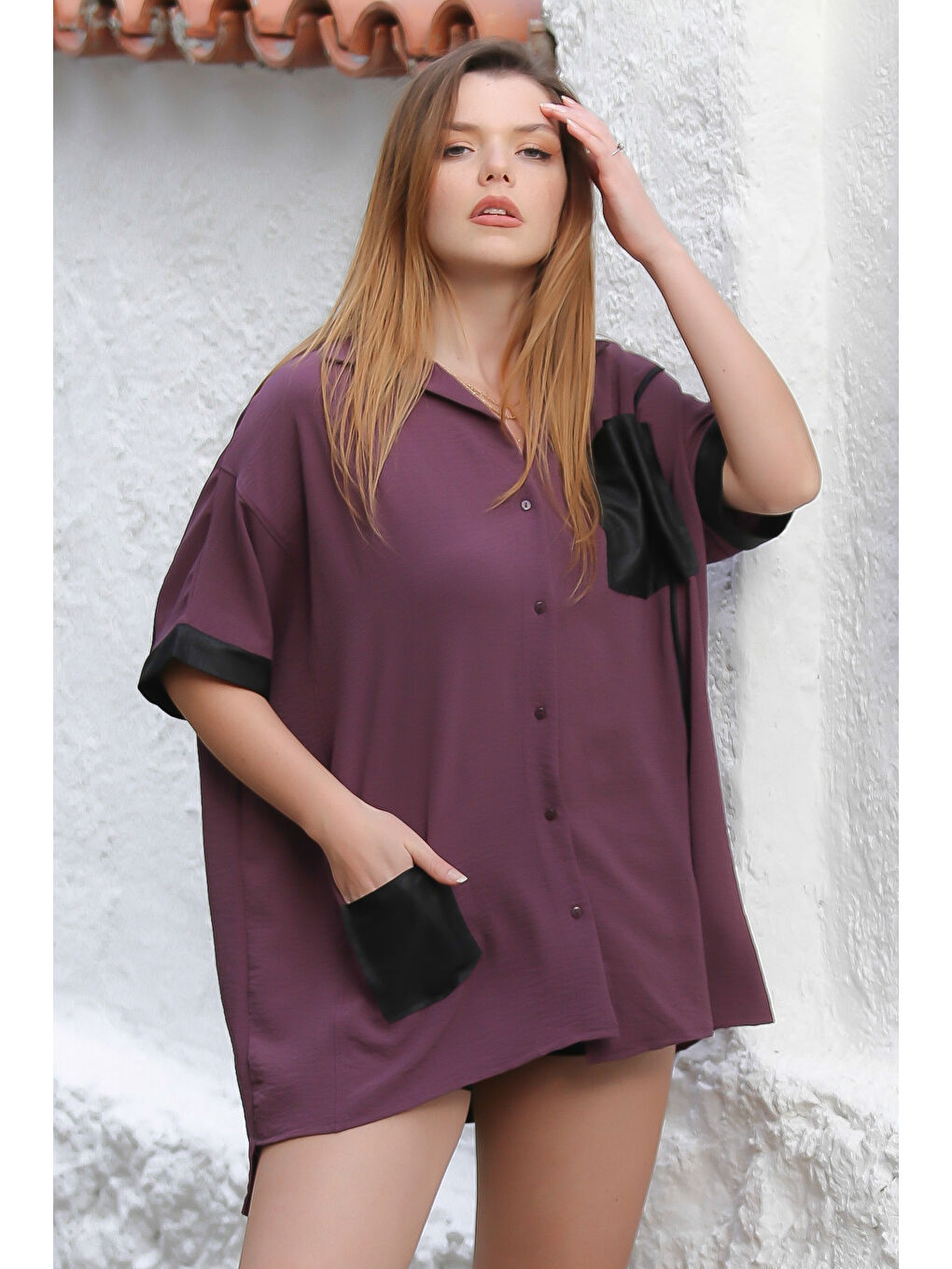 Mürdüm Rengi Gömlek Yaka Kısa Kol Cepli Deri Garnili Dokuma Oversize Casual Gömlek-3