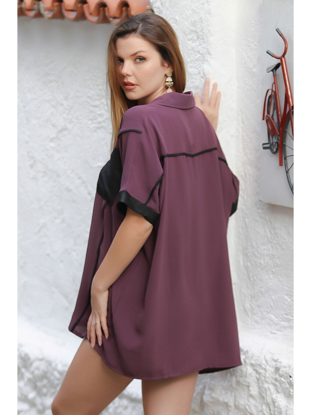 Mürdüm Rengi Gömlek Yaka Kısa Kol Cepli Deri Garnili Dokuma Oversize Casual Gömlek-4