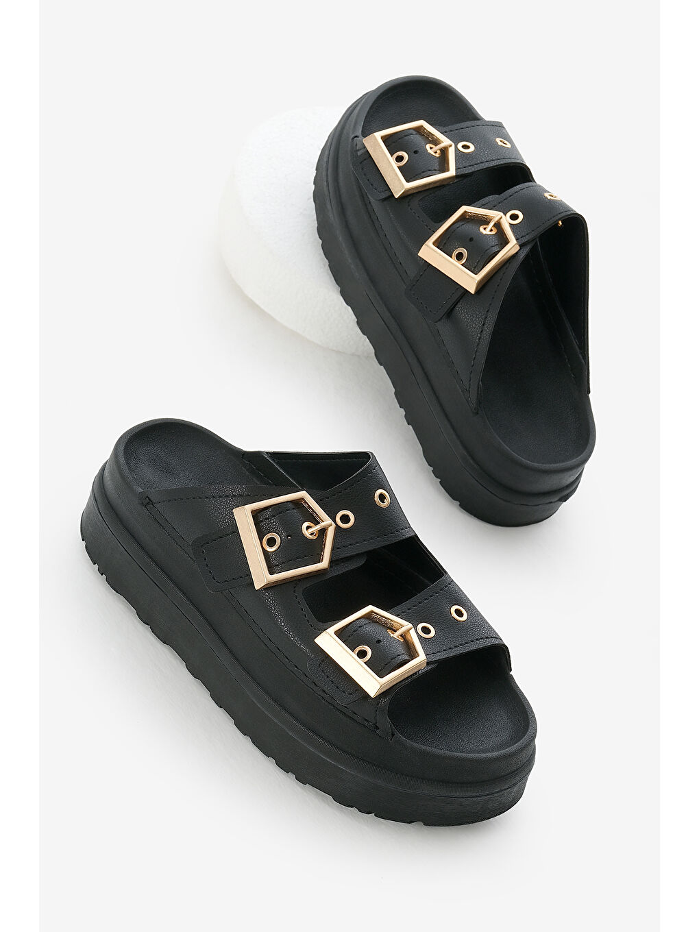 Kadın Siyah Yüksek Poli Taban Çift Bantlı Tokalı Terlik