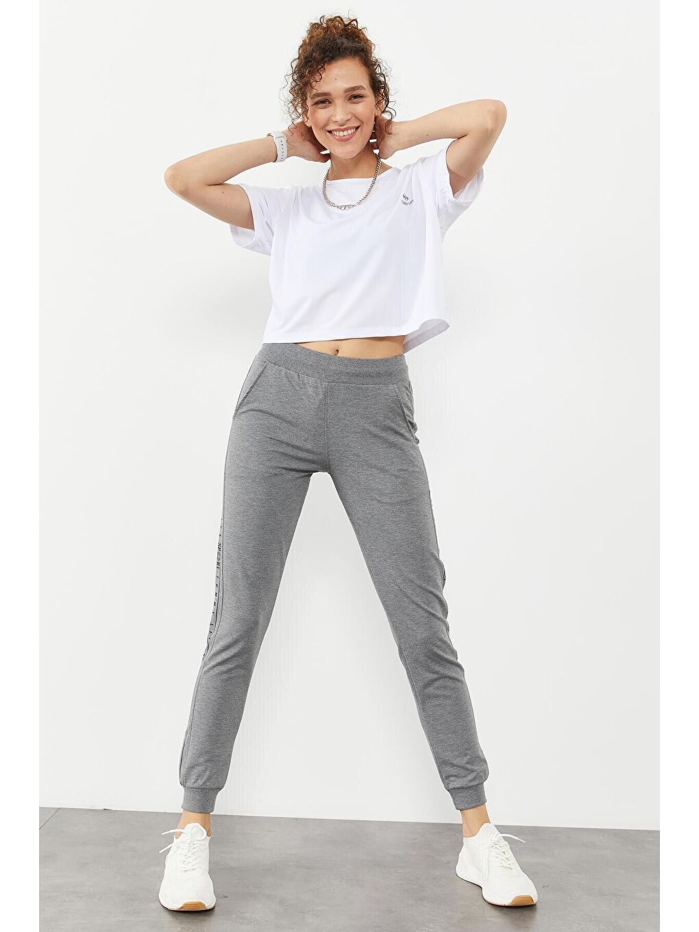 Gri Melanj Yazı Şeritli Jogger Rahat Form Manşetli Kadın Eşofman Alt - 94527-3