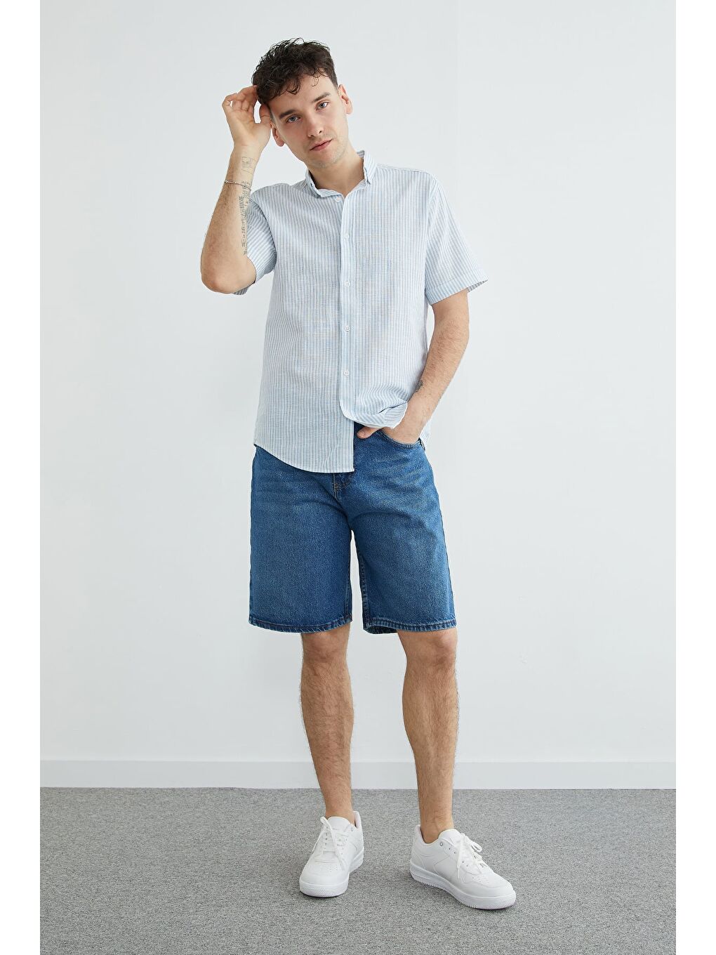 Mavi Çizgili Keten Görünümlü Kısa Kol Gömlek-2