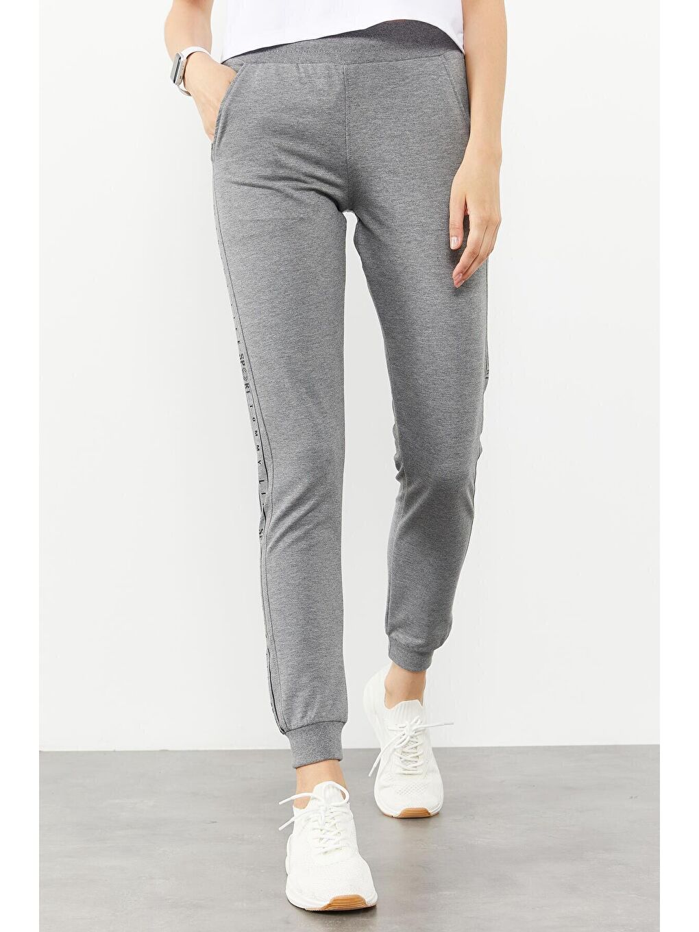 Gri Melanj Yazı Şeritli Jogger Rahat Form Manşetli Kadın Eşofman Alt - 94527-4