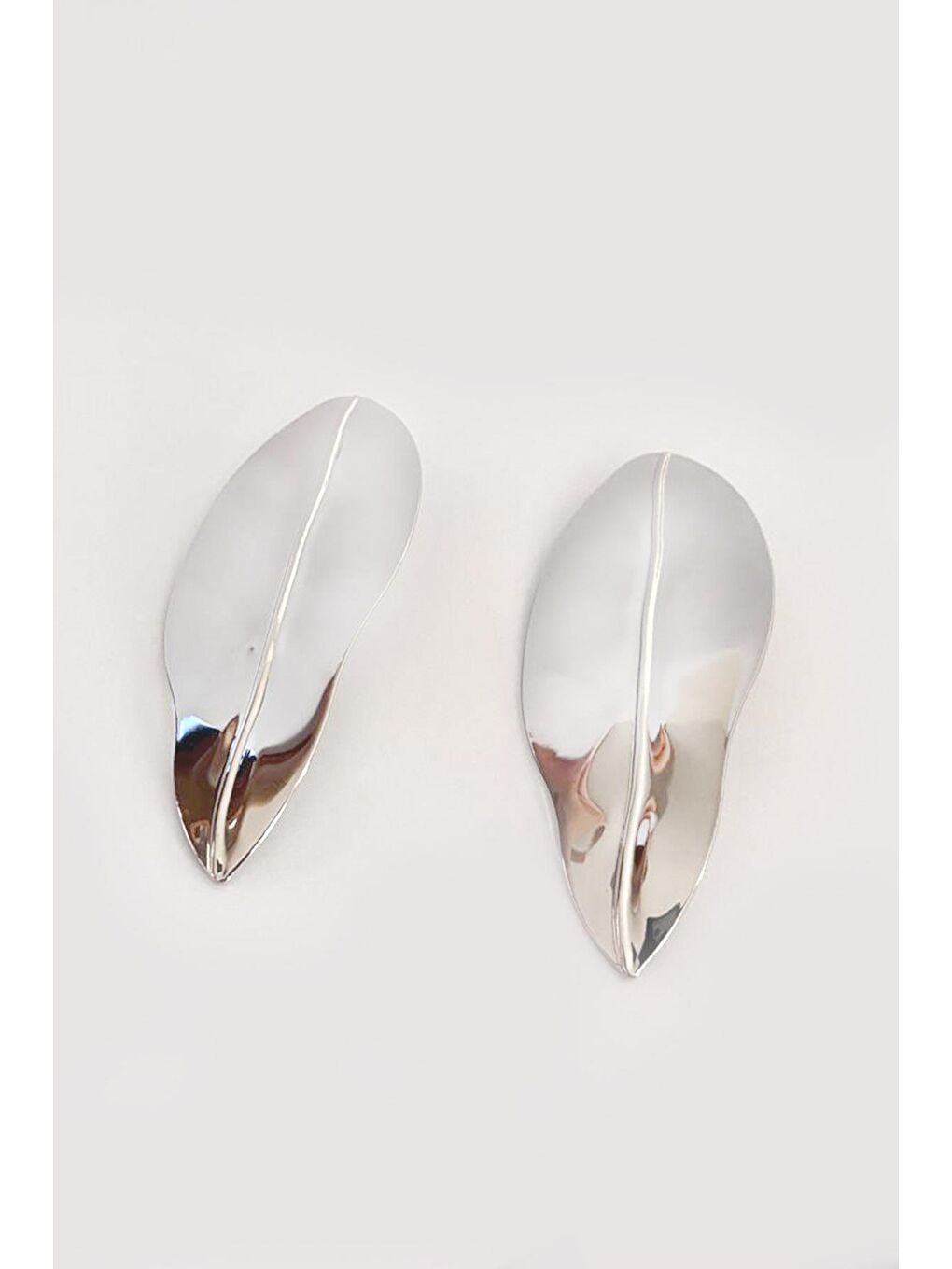 Gri Büyük Yaprak Küpe