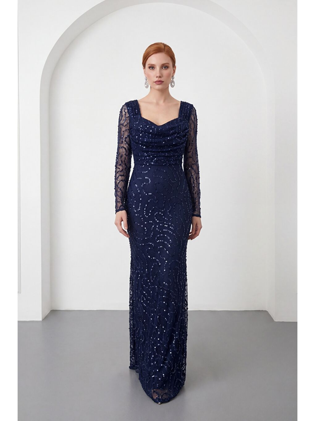 Kadın Lacivert Uzun Kol Boncuklu Abiye Elbise