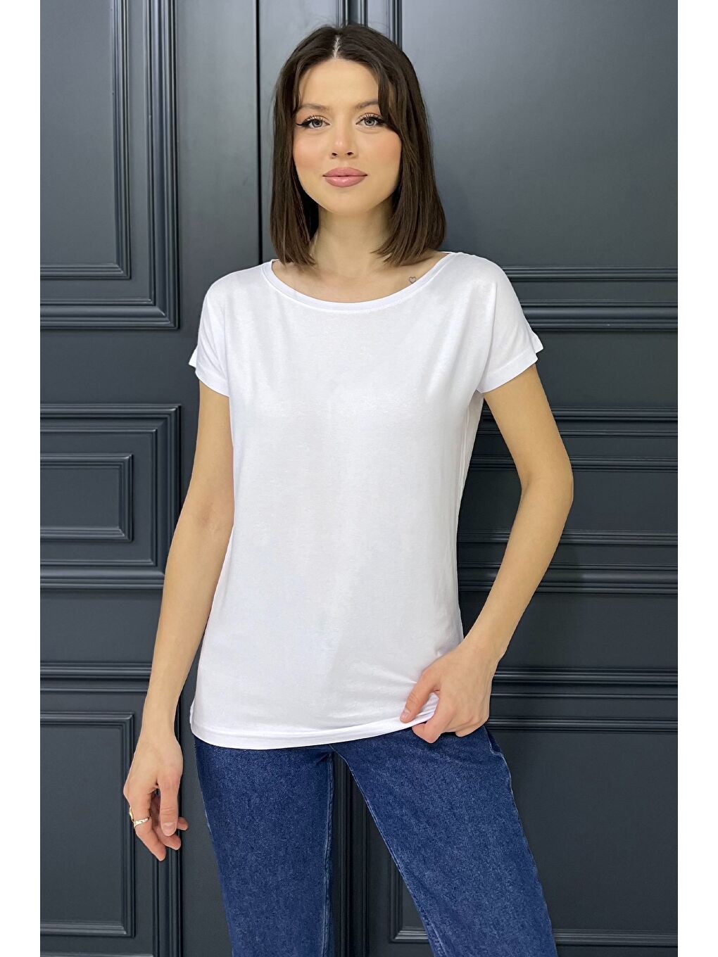 Beyaz Kadın Bisiklet Yaka Tişört-1