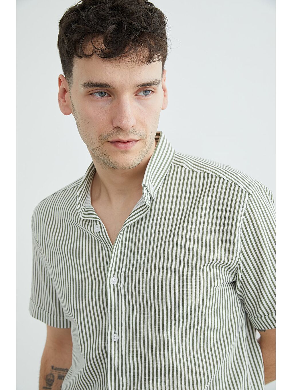 Haki Çizgili Keten Görünümlü Kısa Kol Gömlek-4