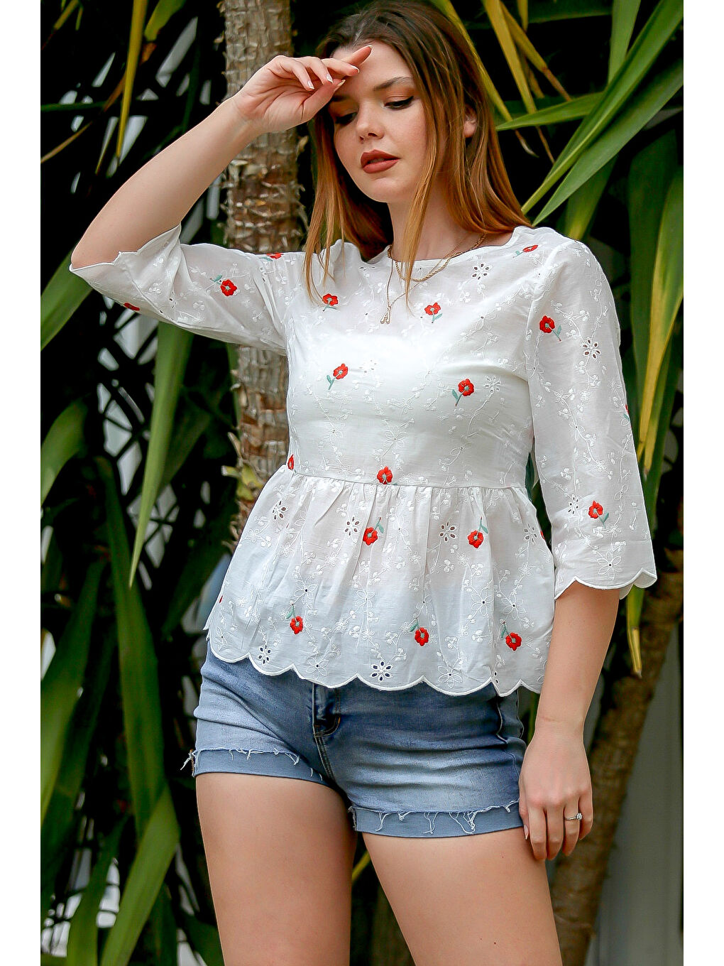 Beyaz V Yaka 3/4 Kol Nakışlı Fistolu Dokuma Kemerli Casual Bluz-5