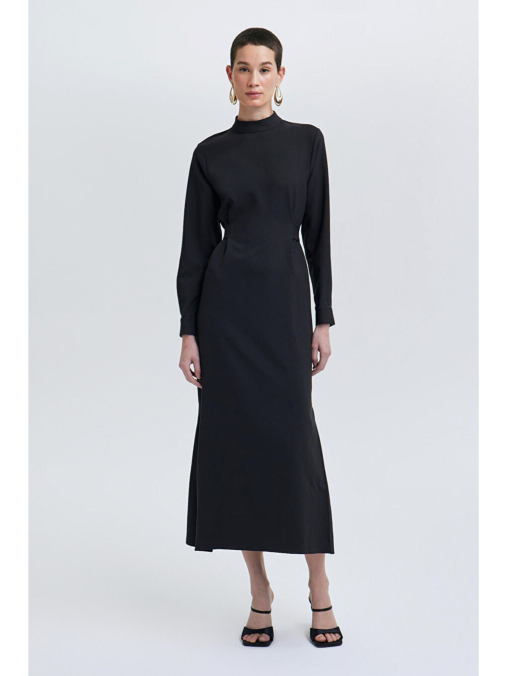 Siyah Beli Kemerli Krep Elbise