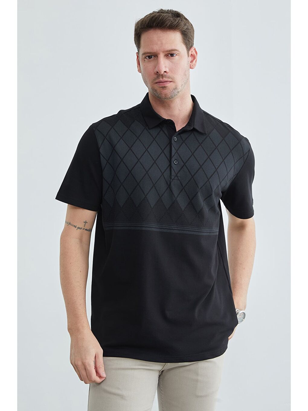 Siyah Baklava Desenli Polo Yaka Tişört-1