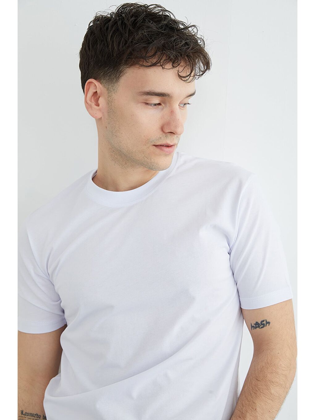 Beyaz Basic Bisiklet Yaka Tişört-1