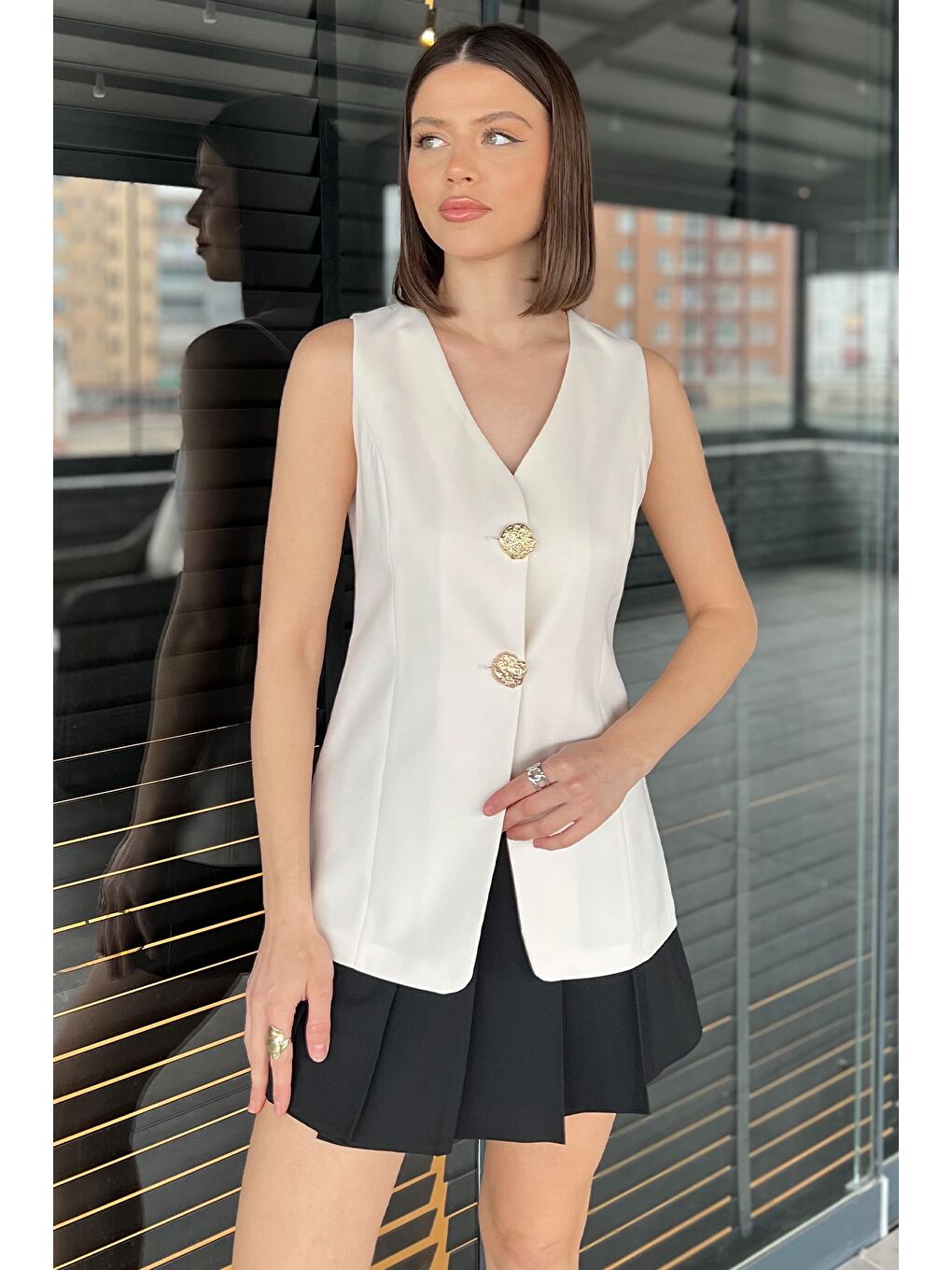 Ekru Astarlı Düğme Detaylı Kadın Yelek