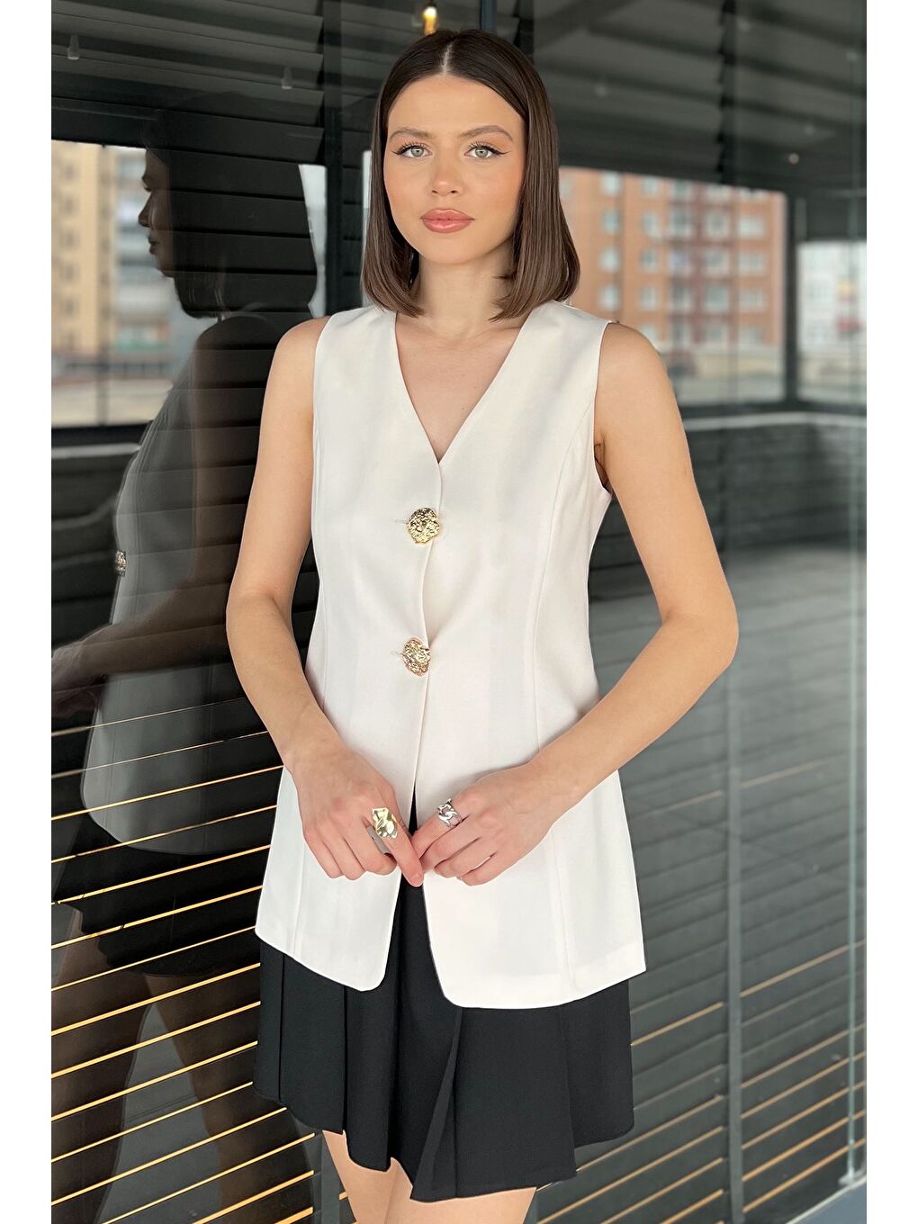 Ekru Astarlı Düğme Detaylı Kadın Yelek-1