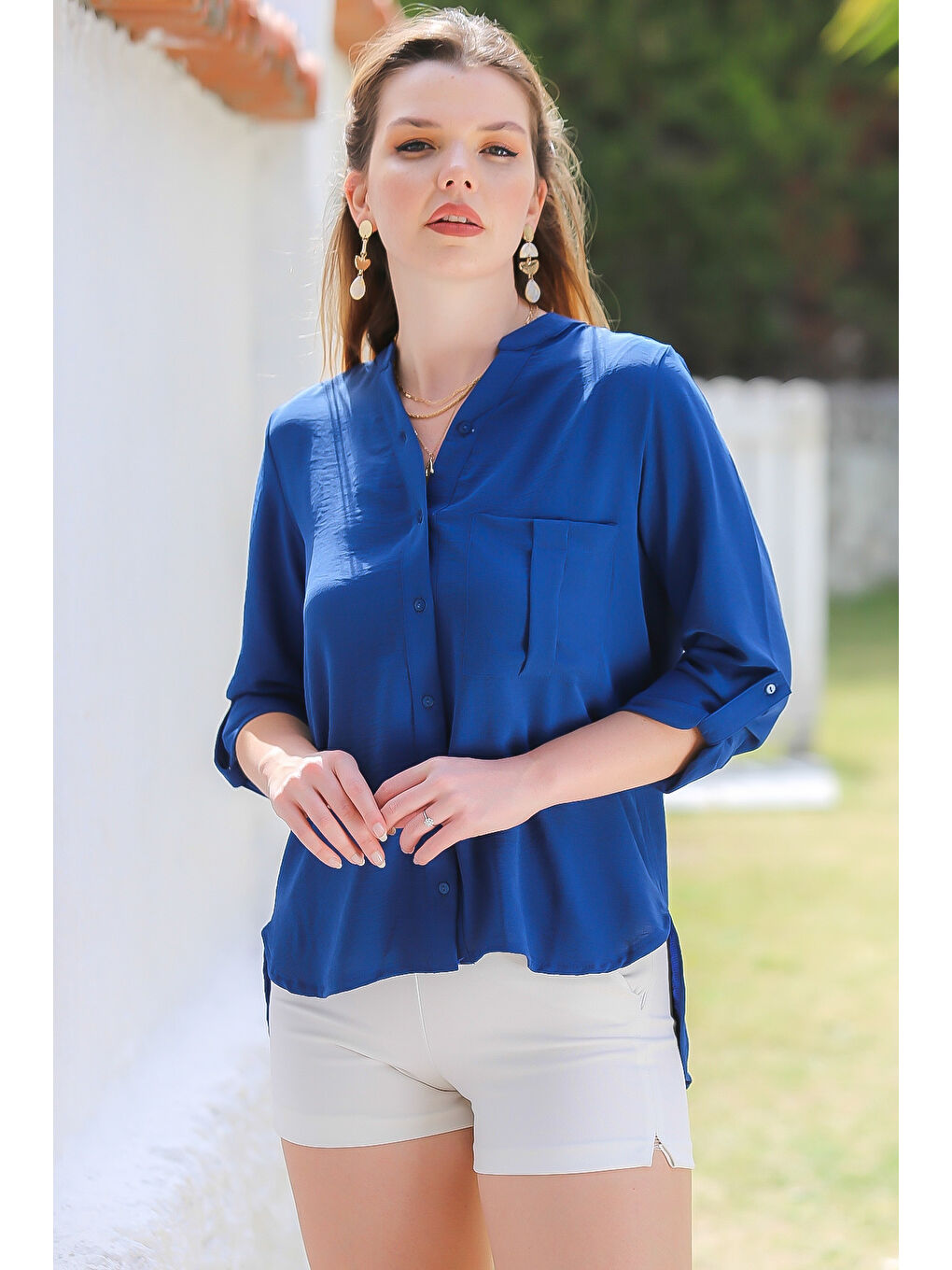 Koyu Mavi Hakim Yaka Düğmeli Uzun Kollu Cepli Arkası Uzun Dokuma Casual Gömlek-3