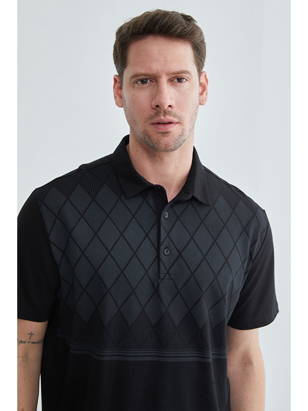 Siyah Baklava Desenli Polo Yaka Tişört-4