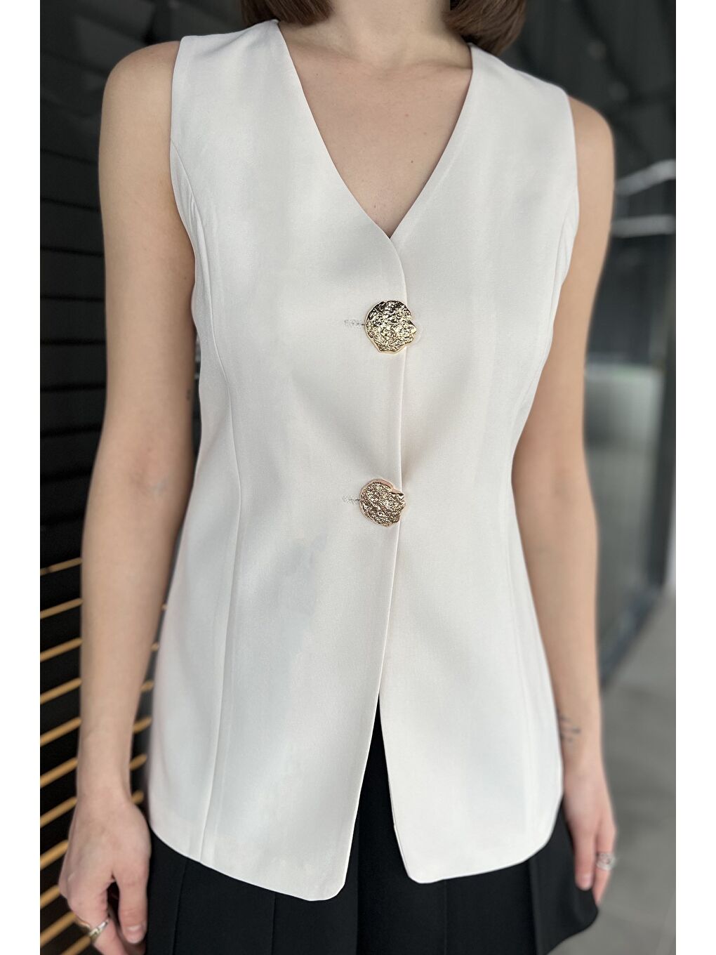 Ekru Astarlı Düğme Detaylı Kadın Yelek-2