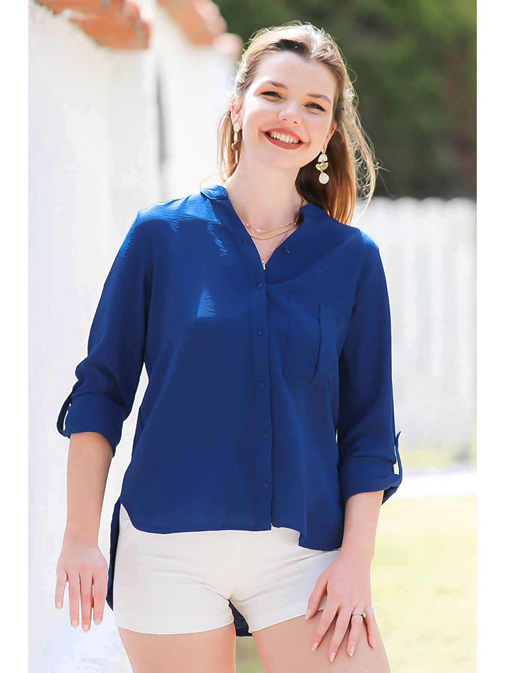 Koyu Mavi Hakim Yaka Düğmeli Uzun Kollu Cepli Arkası Uzun Dokuma Casual Gömlek-5